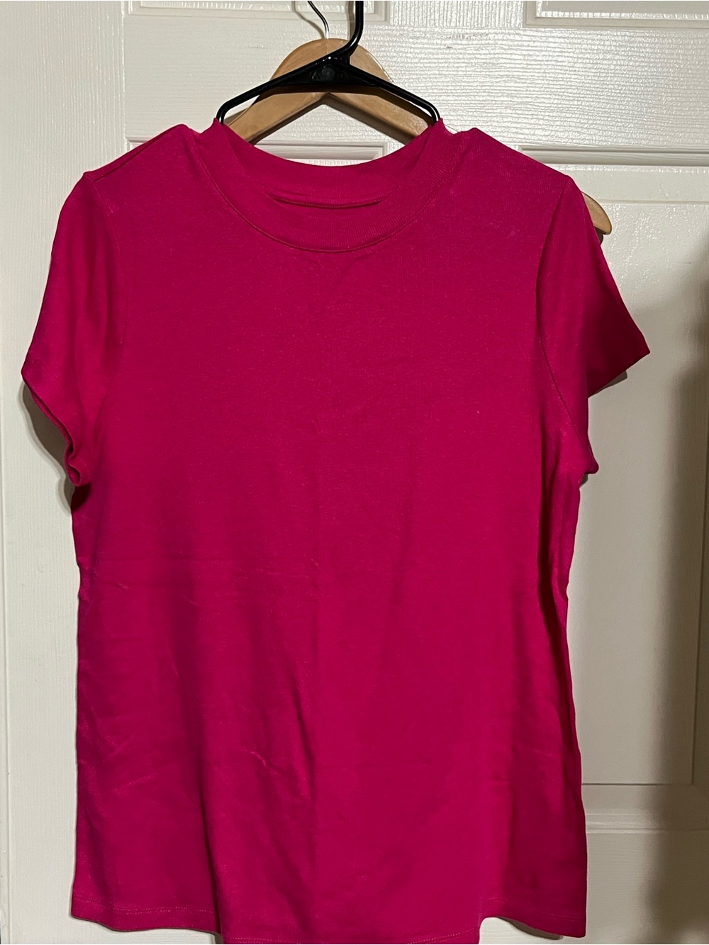 a.n.a Women's Bright Fuchsia Short Sleeve Crewneck Tee 
19-16
